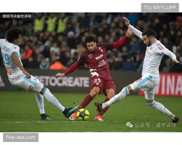 穆萨中场表现引发热议，兼具创造力与防守能力备受瞩目